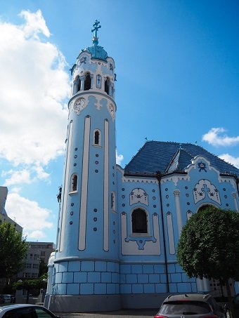 Innenstadt, Bratislava, reisen, Städtetrip, alleine reisen, alleine reisen als Frau, blaue Kirche