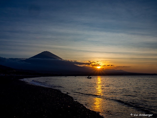 Amed, Sonnenuntergang, Berge, Blick, Ausblick, View, Meer, reisen, travel, sightseeing, Sehenswürdigkeit, sunset, Backpacking, Bali