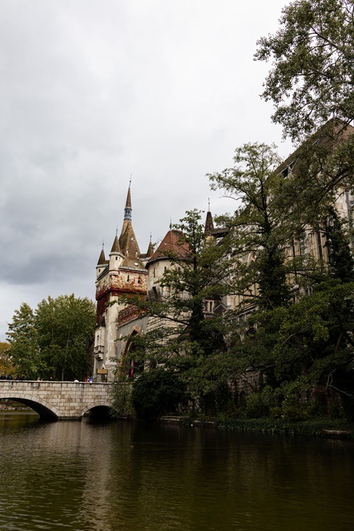 Budapest, Ungarn, Sehenswürdigkeiten Budapest, Budapest Guide, Budapest Sightseeing, Budapest Reiseführer, Ungarische Hauptstadt, Budapest Reise, Budapest Sehenswürdigkeiten Tipps, Budapest Reiseziel, Budapest Highlight