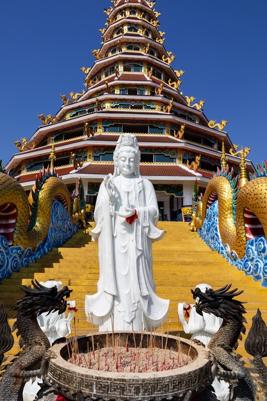 Chiang Rai, Chiang Rai Sehenswürdigkeiten, Chiang Rai Tempel, Tempel, Weißer Tempel Thailand, Thailand, Goldenes Dreieck, beste Reisezeit, Nightmarket, Nachtmarkt, Thailand Reisetipps