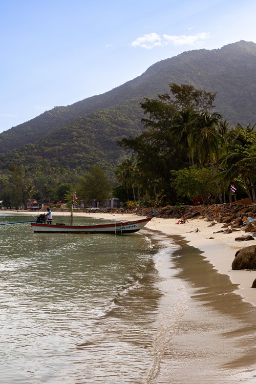 koh phangan strand, haad rin beach, haad yuan beach, bottle beach, koh phangan aussichtspunkt, sonnenuntergang koh phangan, koh phangan roller mieten, insel koh phangan, koh phangan backpacker, unterkunft koh phangan, koh phangan highlights, natur koh phangan, full moon party beach, ruhige strände koh phangan, koh phangan reisetipps, koh phangan yoga, haad yao beach, thongsala night market, lokalessen koh phangan, tempel koh phangan, panorama koh phangan, tropische insel thailand, Guide