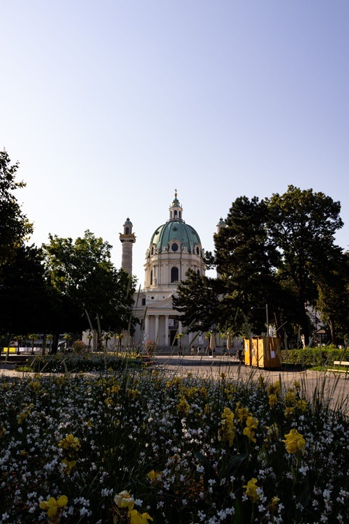 Wien in 3 Tagen, 3 Tage in Wien, Wien Sehenswürdigkeiten, Wien Kurztrip, Wien Städtereise, Wien Highlights, Wien Reisetipps, Wien Reiseplan, Wien 3 Tage Route, Wien 3 Tage Sehenswürdigkeiten, Wien Wochenende, Wien 72 Stunden, Wien Städtereise Tipps, Wien Insider Tipps, Wien Kaffeehauskultur, Wien Stephansdom, Wien Hofburg, Schloss Schönbrunn Wien, Naschmarkt Wien, Spittelberg Wien, Wien günstig reisen, Wien Budget Tipps, Wien alleine reisen, Wien Sicherheit, Wien für Backpacker, Wien beste Reisezeit, Wien Kosten Städtereise, Wien Anreise, Wien öffentliche Verkehrsmittel, Wien Geheimtipps, Wien Reiseroute 3 Tage, Wien Reiseblog