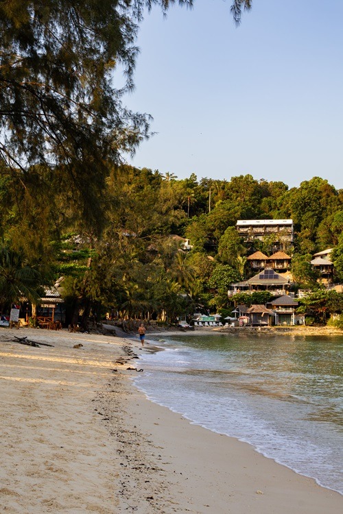 koh phangan strand, haad rin beach, haad yuan beach, bottle beach, koh phangan aussichtspunkt, sonnenuntergang koh phangan, koh phangan roller mieten, insel koh phangan, koh phangan backpacker, unterkunft koh phangan, koh phangan highlights, natur koh phangan, full moon party beach, ruhige strände koh phangan, koh phangan reisetipps, koh phangan yoga, haad yao beach, thongsala night market, lokalessen koh phangan, tempel koh phangan, panorama koh phangan, tropische insel thailand, Guide