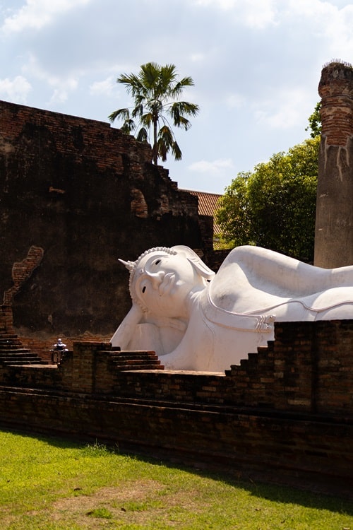 Ayutthaya Tempel, Ayutthaya Sehenswürdigkeiten, Ayutthaya Thailand, Wat Mahathat Buddha Kopf, Buddha Kopf Baumwurzeln Ayutthaya, Wat Yai Chai Mongkol Tempel, Prasat Nakhon Luang Tempel, Ayutthaya Ruinen, historische Tempel Thailand, Ayutthaya UNESCO Weltkulturerbe, Tempel Ayutthaya Fotos, Ayutthaya Tagesausflug, Bangkok nach Ayutthaya, Ayutthaya Highlights, Ayutthaya Reisetipps, Ayutthaya Guide, Ayutthaya Route 1 Tag, Ayutthaya Fahrrad Tour, Ayutthaya Bootstour, Wat Chaiwatthanaram Sonnenuntergang, Tempelruinen Thailand, Thailand Kultur Sehenswürdigkeiten, Ayutthaya Architektur, Thailand Tempelanlage, Ayutthaya Reiseblog, Ayutthaya Fotospots, Tempel Thailand Geschichte